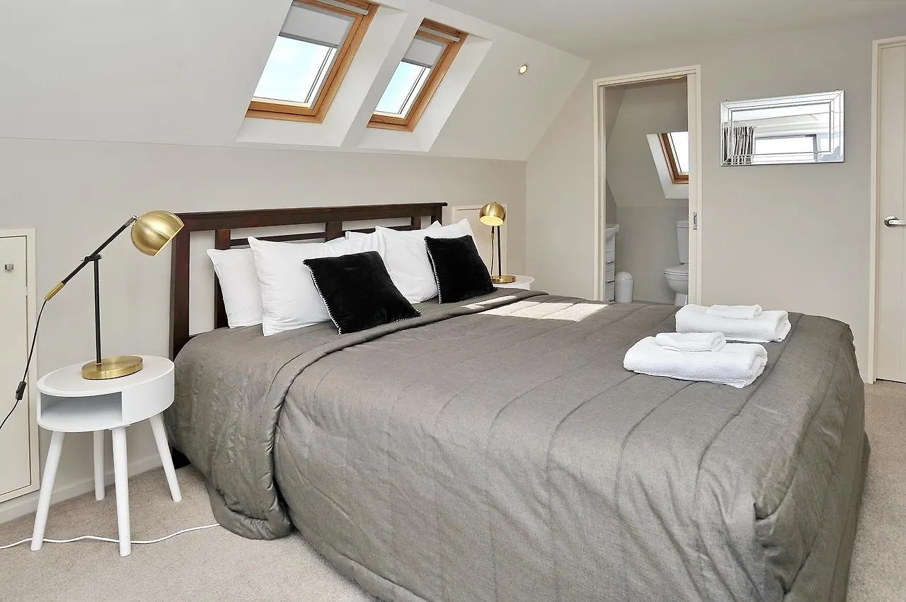 Regents Villas - Christchurch Holiday Homes