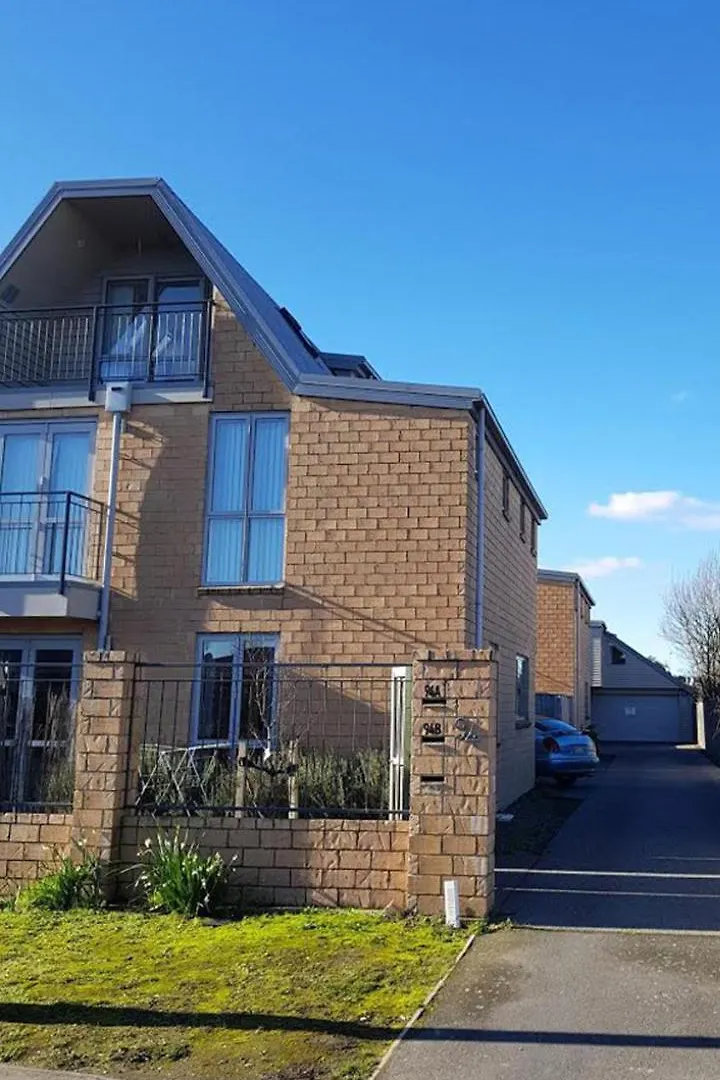 Regents Villas - Christchurch Holiday Homes