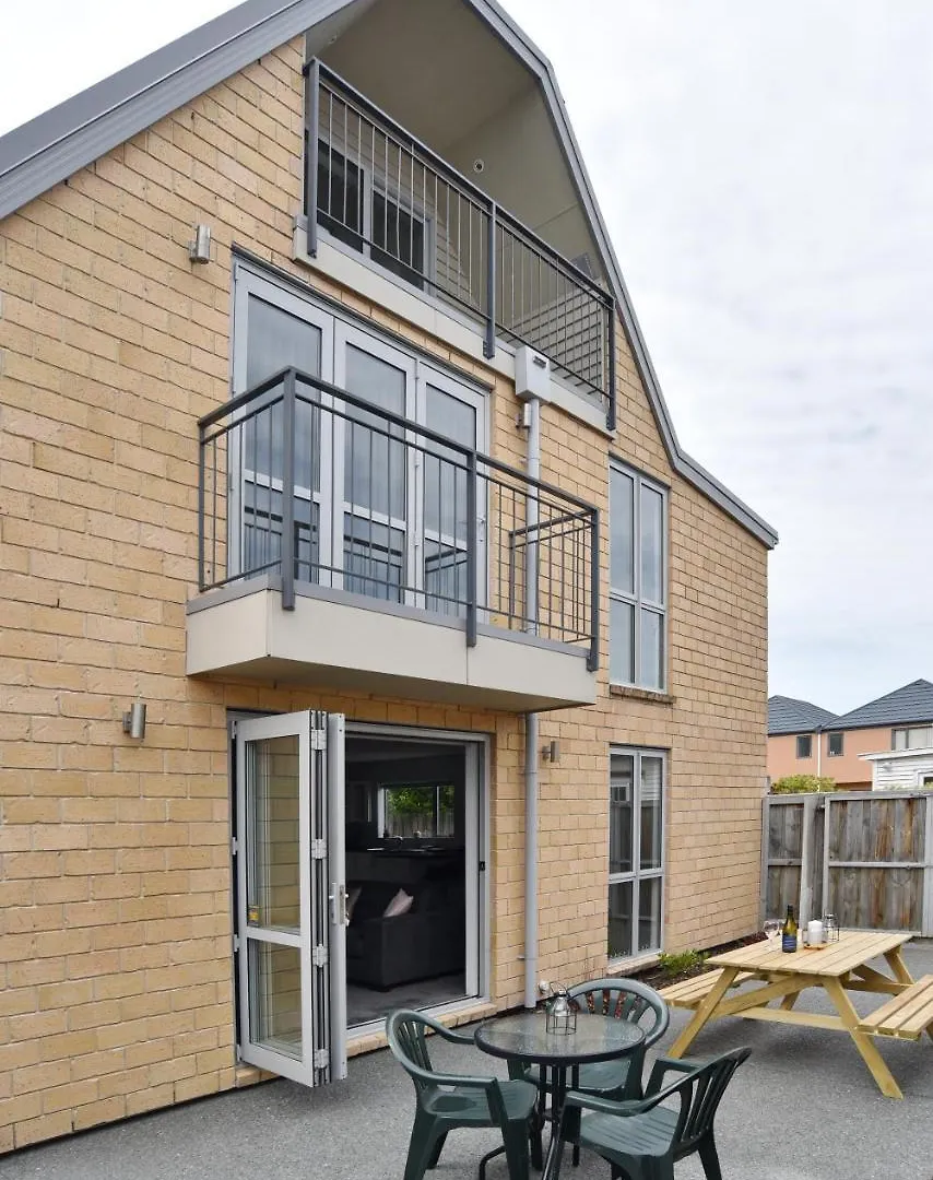 Regents Villas - Christchurch Holiday Homes
